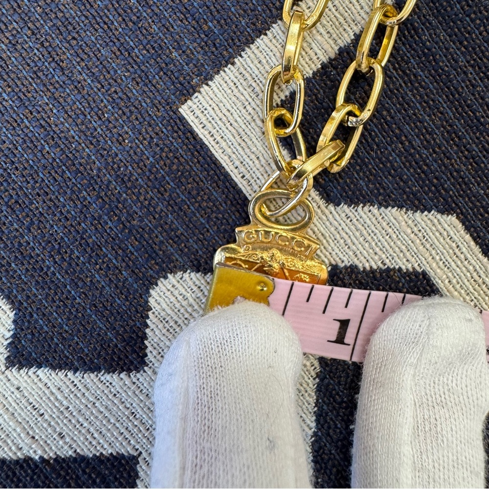 Vintage Gucci Knight Crest Shield Charm Gold Tone Keychain Pendant - Picture 10 of 11